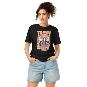 Mid-light organic cotton t-shirt showing a split skull divided by a pink mushroom, with flowing psychedelic shapes and small smiley faces.
