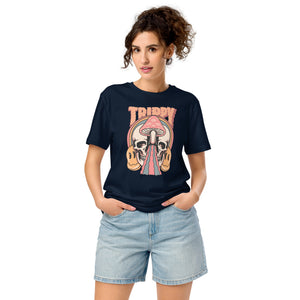 Mid-light organic cotton t-shirt showing a split skull divided by a pink mushroom, with flowing psychedelic shapes and small smiley faces.