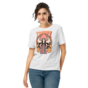 Fitted organic cotton t-shirt with a split skull divided by a pink mushroom, flowing psychedelic shapes, and small smiley faces.